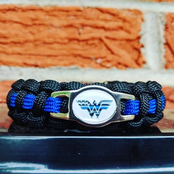 Wonderwoman Police Officer Paracord Bracelet - Picture 1 of 1